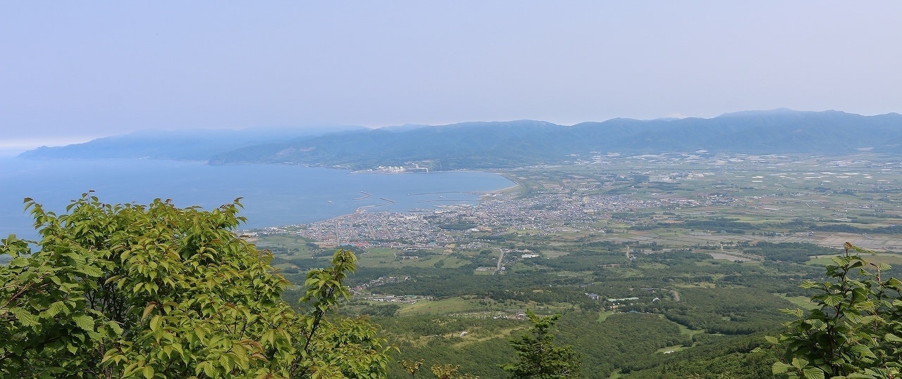 岩内商工会議所_岩内町景色春